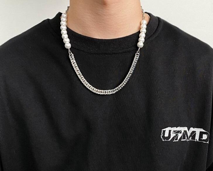 Real Retro World - Half Faux Pearl Curb Chain Necklace
